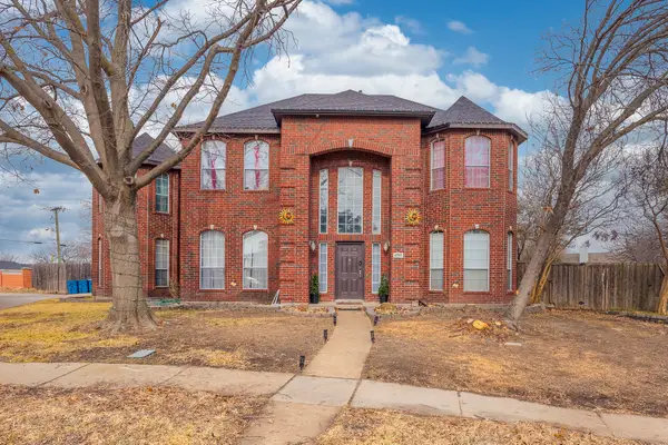 8701 Creekside Drive, Rowlett, TX 75089