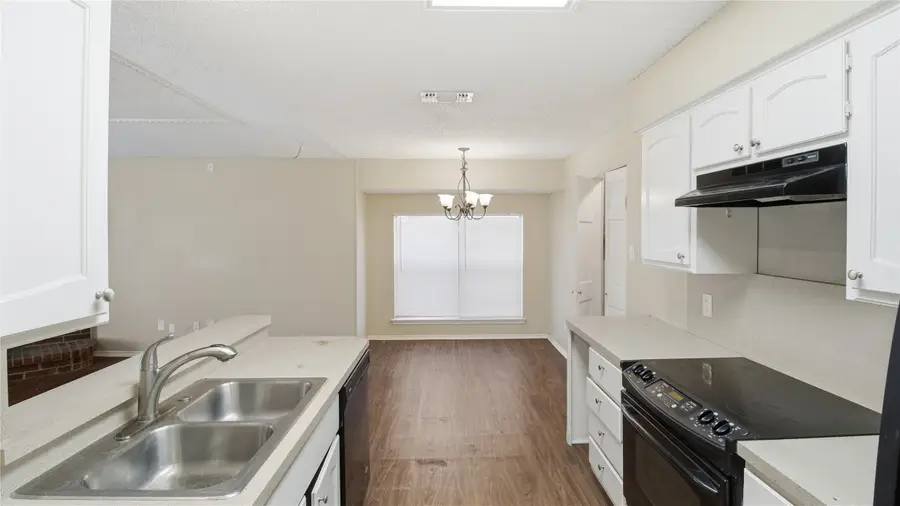 773 Parkview Drive, Burleson, TX 76028 - Image #3