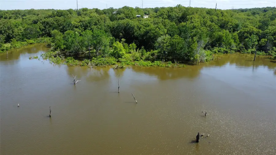 194 Lakeview Court, Sunset, TX 76270 - Image #2