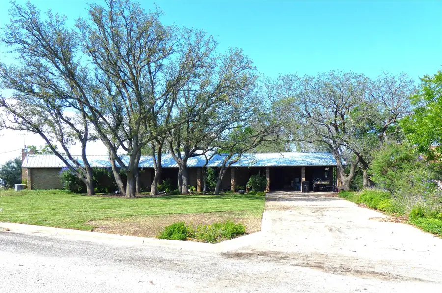135 Lakeview, Brady, TX 76825 - #2