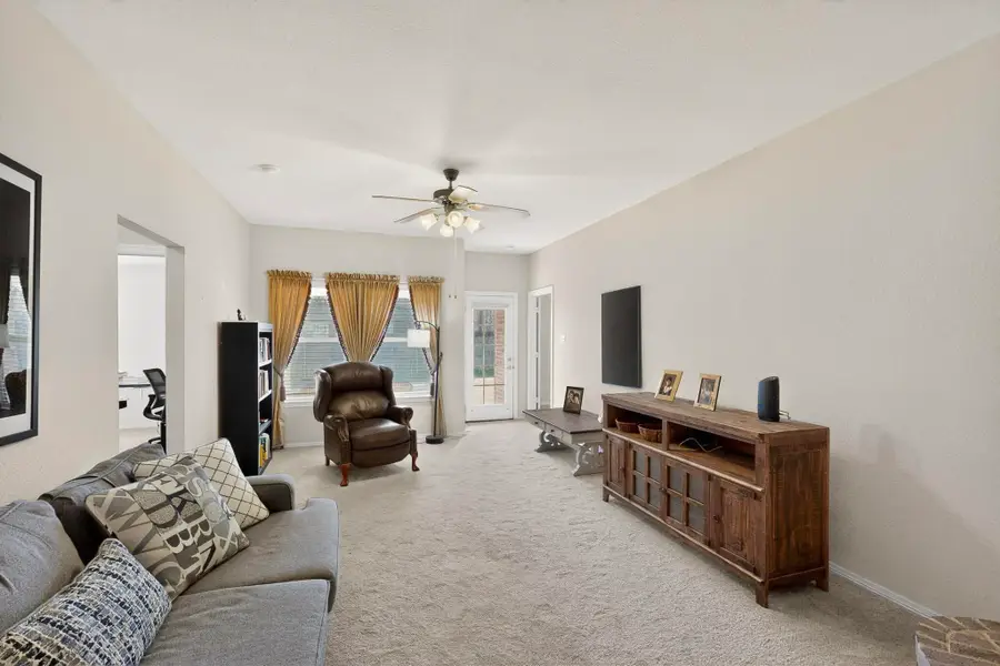 508 Logan Drive, Azle, TX 76020 - Image #2