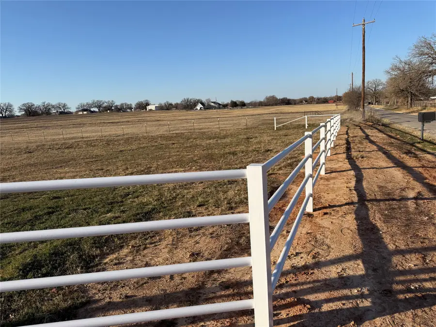 1556 Thoams Road, Springtown, TX 76082 - Image #2