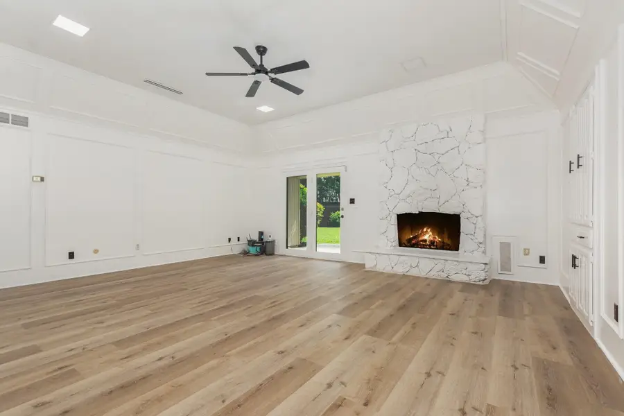 13426 Whispering Hills Drive, Dallas, TX 75243 - Image #2