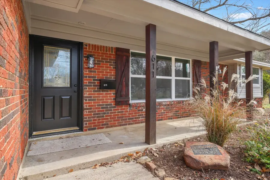 611 Ravenwood Drive, Arlington, TX 76013 - #2