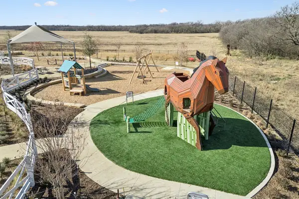 1816 Trotter Trail, Aubrey, TX 76227