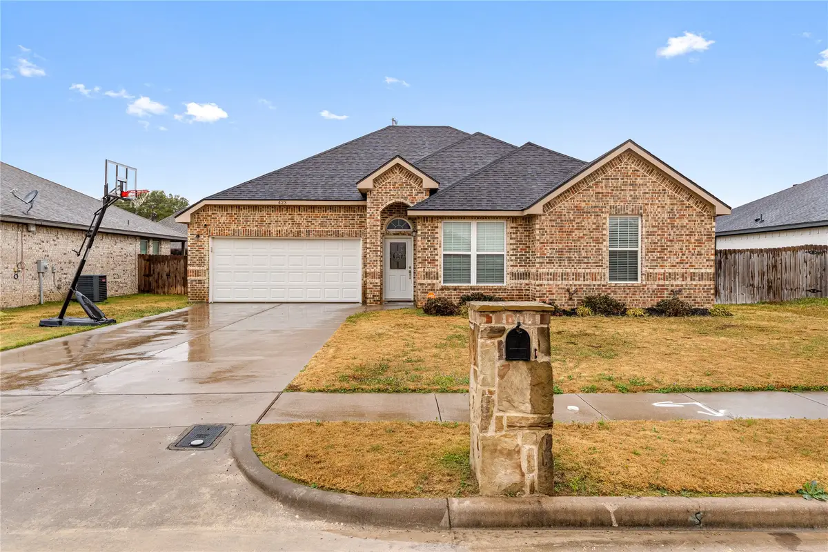 423 Stoneridge Drive, Hillsboro, TX 76645 - Image #1