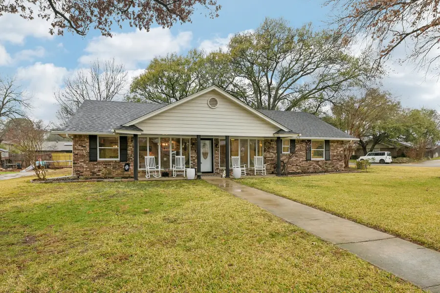 17 Lincolnshire Circle, Bedford, TX 76021 - Image #2