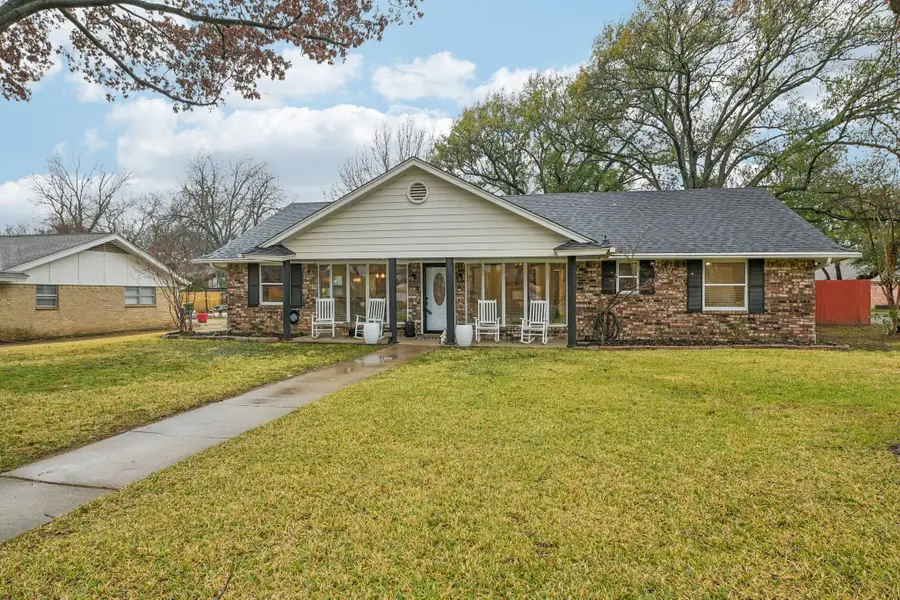 17 Lincolnshire Circle, Bedford, TX 76021 - Image #3