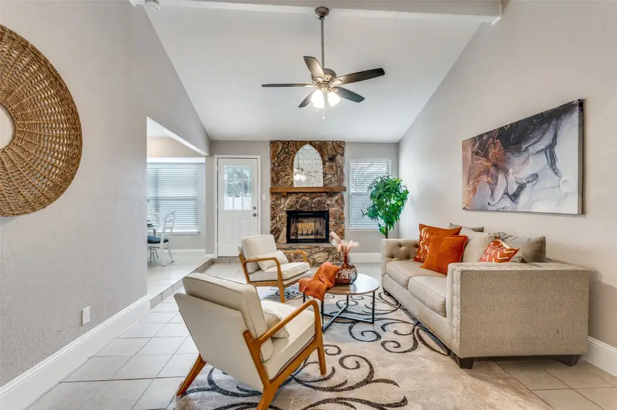 702 W Lynn Creek Drive, Arlington, TX 76001 - Image #3