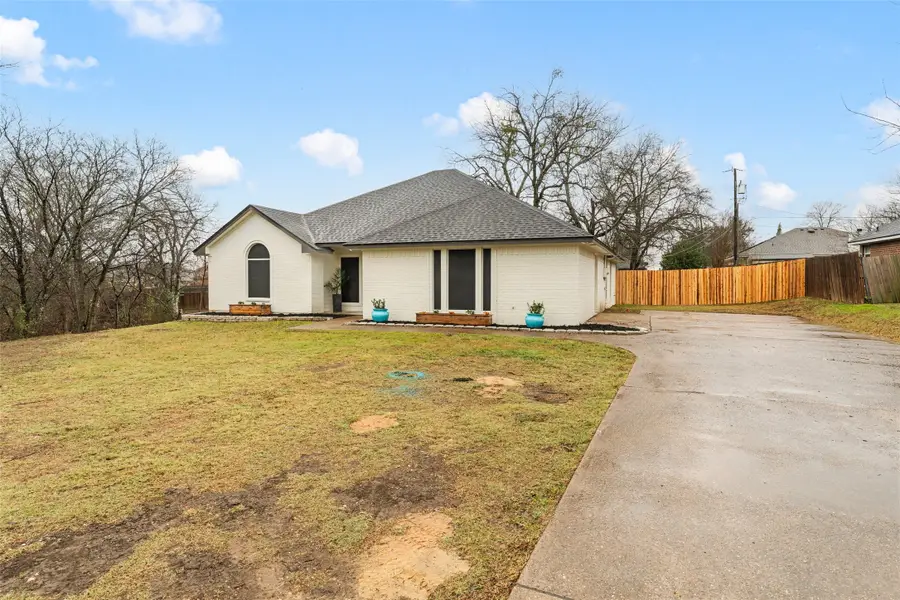417 E Spring Valley Road, Hewitt, TX 76643 - #2