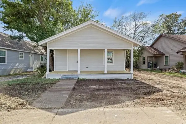 956 E Allen Avenue, Fort Worth, TX 76104