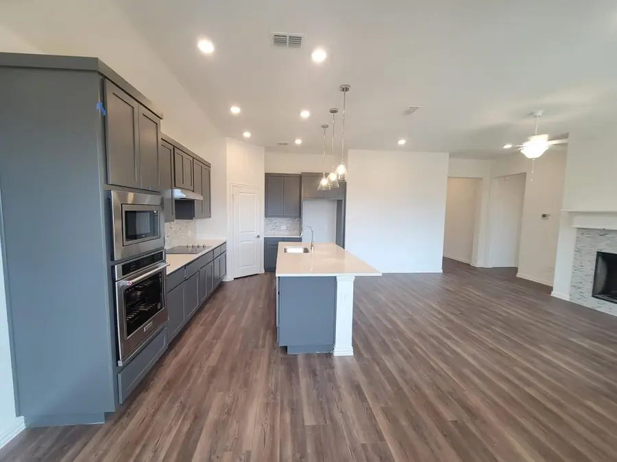 1633 Pine Valley Drive, Fort Worth, TX 76052 - Image #3