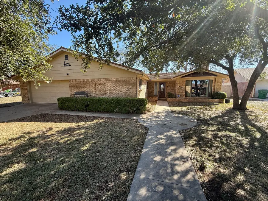 1401 W Hill Lane, Coleman, TX 76834 - #3