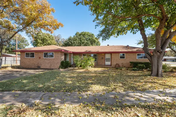 501 S Hilltop Street, Burkburnett, TX 76354