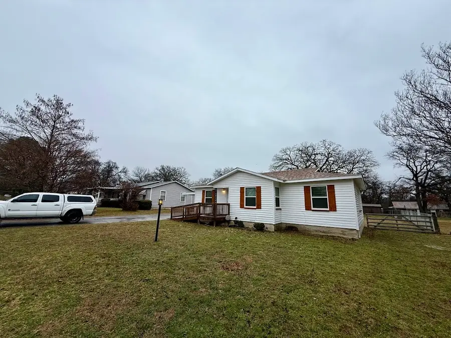 133 Gordon Drive, Azle, TX 76020 - Image #2