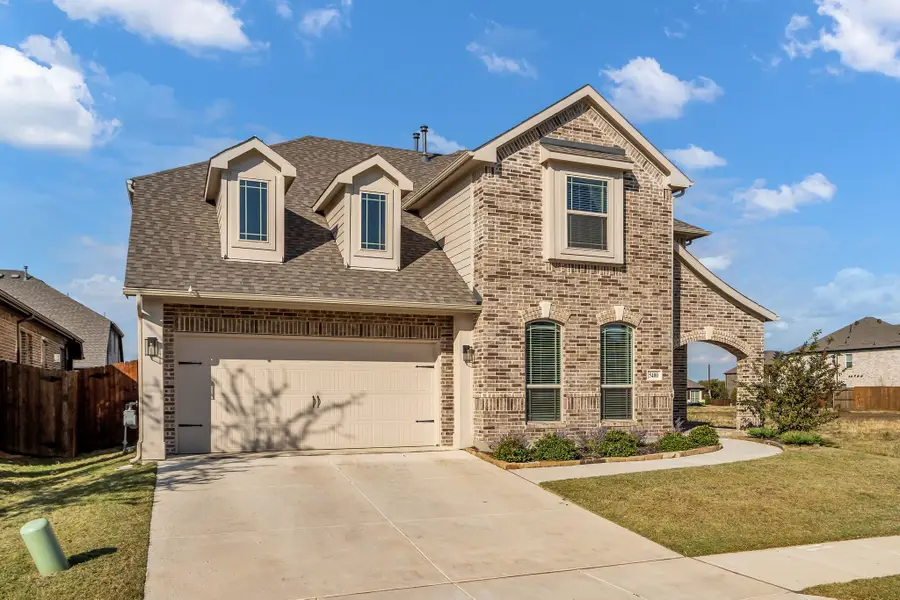 5400 Bardwell Drive, Justin Roanoke, TX 76226 - Image #2
