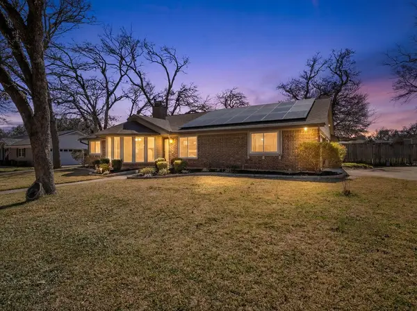 203 Oak Forest Trail, Euless, TX 76039