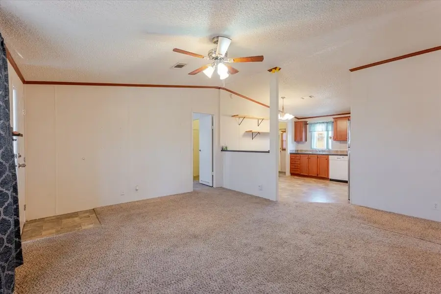 5903 Hunterwood Drive, Granbury, TX 76048 - Image #2