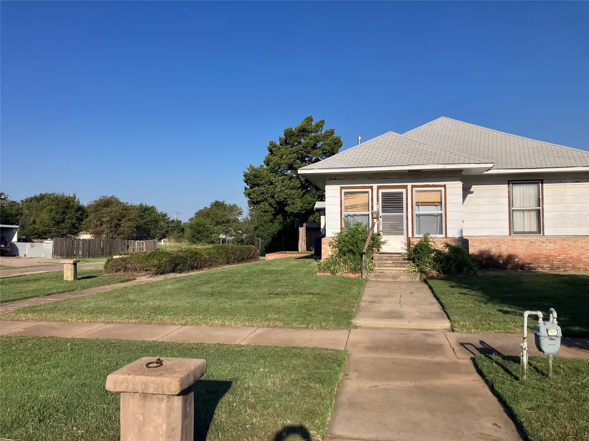 310 Hughes Street, Quanah, TX 79252 - #1