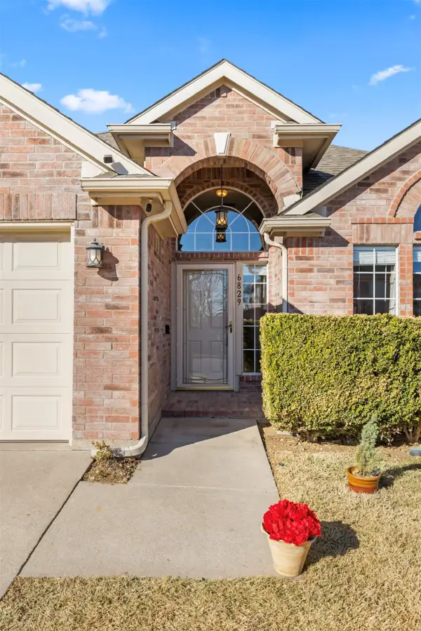 6829 Dougal Avenue, Fort Worth, TX 76137