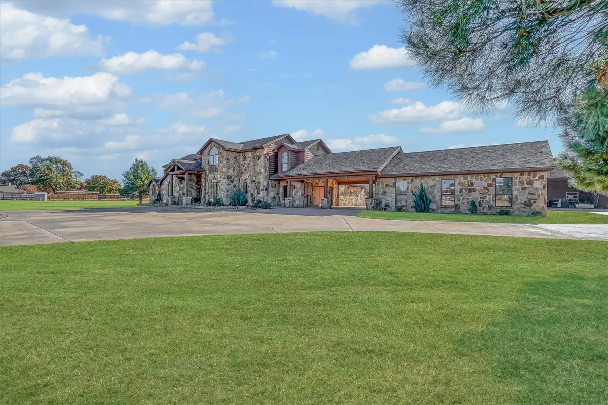 4517 Cottonwood Lane, Vernon, TX 76384 - #1