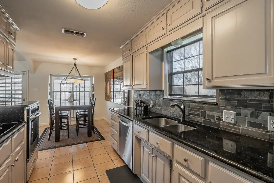 6324 Lawndale Drive, Edgecliff Village, TX 76134 - #3