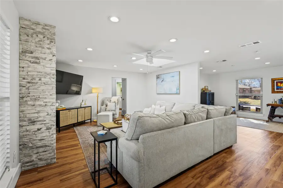 1811 Park Hill Drive, Arlington, TX 76012 - Image #2