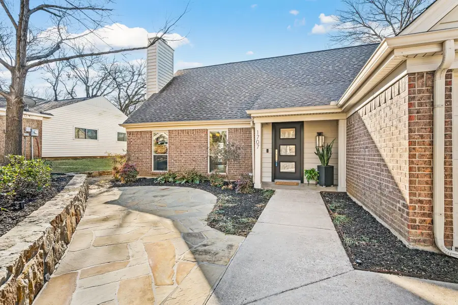 1707 Acorn Drive, Euless, TX 76039 - Image #2