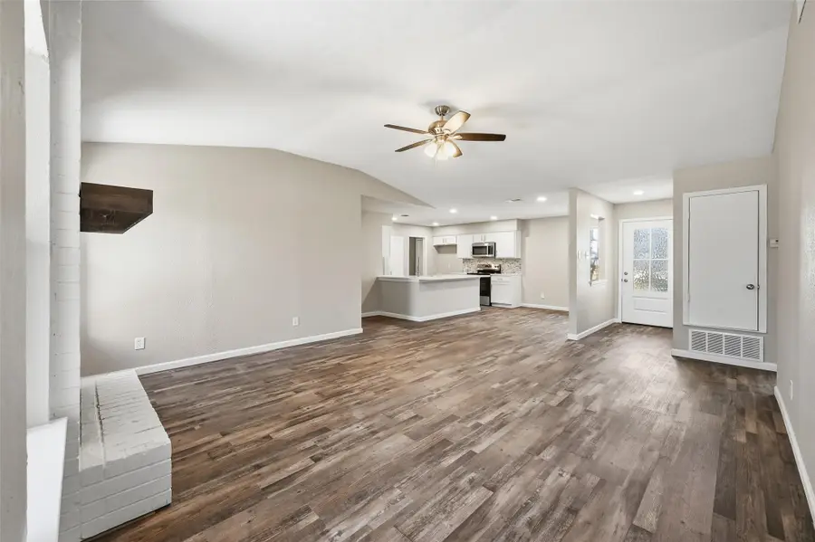 705 Timberoaks Drive, Azle, TX 76020 - Image #2