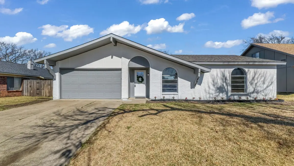 211 Pebblebrook Street, Arlington, TX 76014 - #1