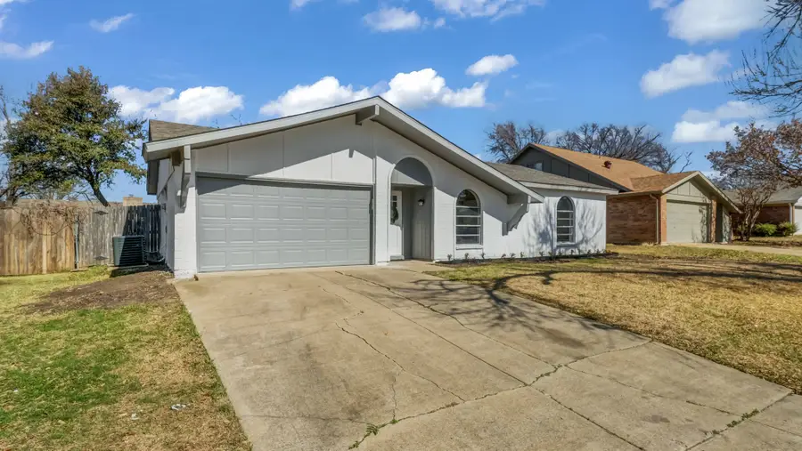 211 Pebblebrook Street, Arlington, TX 76014 - #2