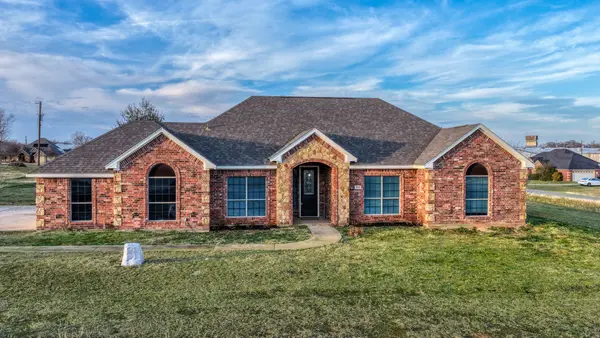 100 Falcons Eye Court, Weatherford, TX 76087