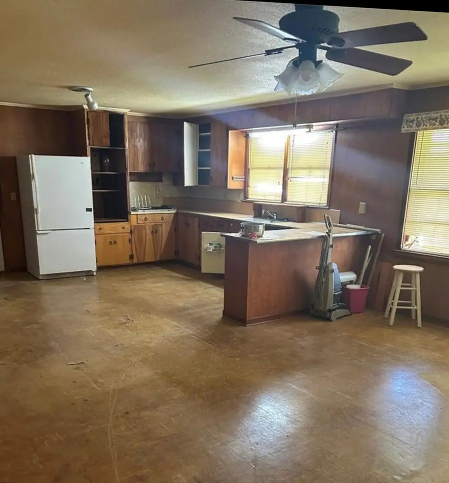 1015 W Hamilton, Olney, TX 76374 - #3