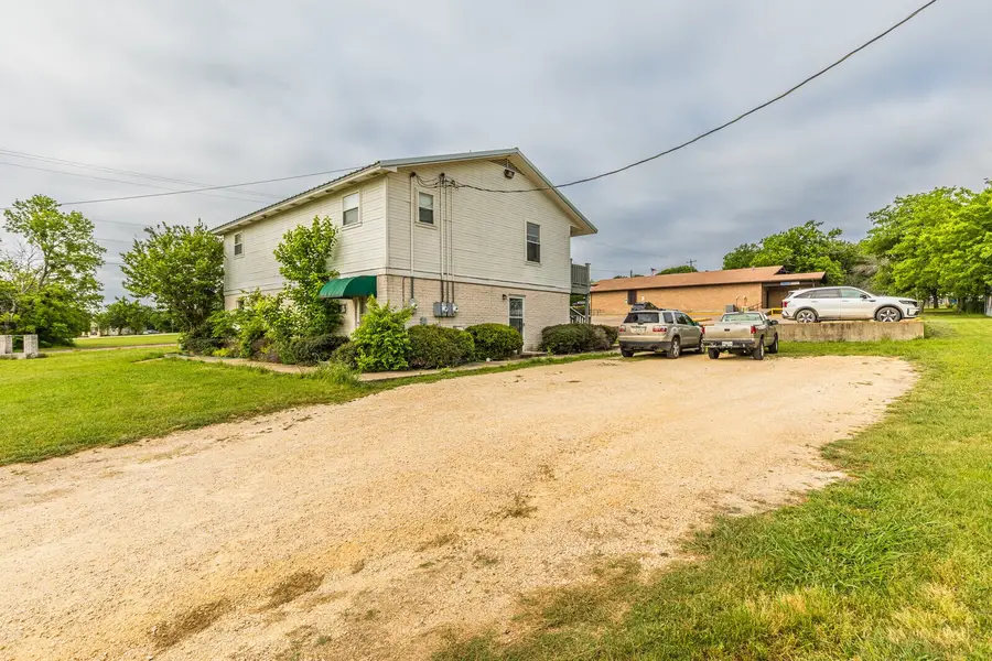 520 Liveoak Street, Clifton, TX 76634 - #2