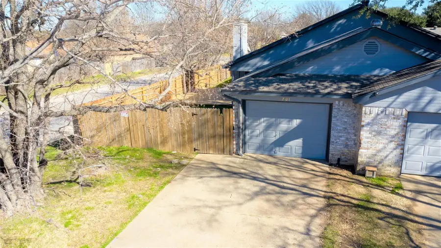 6701 S Creek Drive, Fort Worth, TX 76133 - Image #2