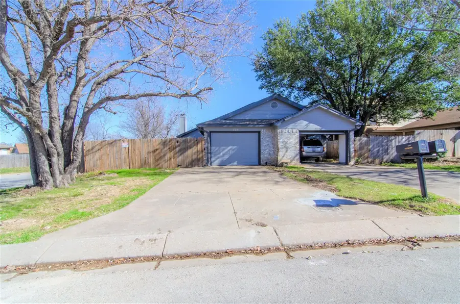 6701 S Creek Drive, Fort Worth, TX 76133 - Image #3