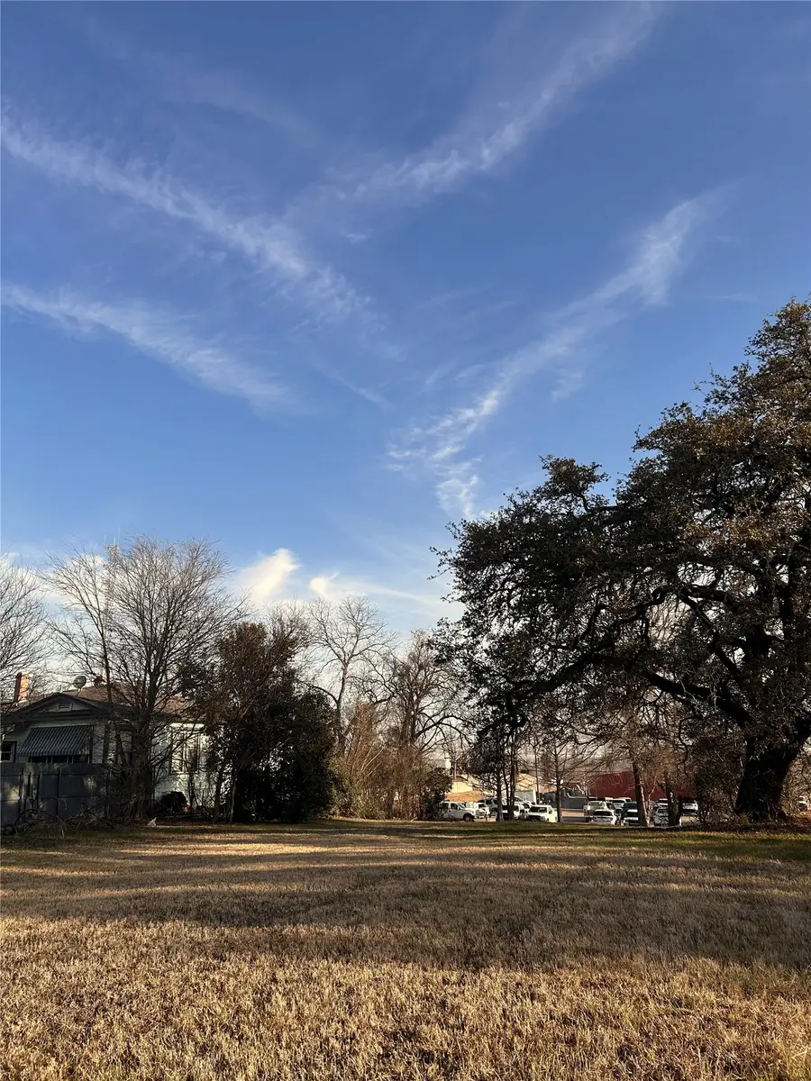 1304 N 4th Street, Waco, TX 76707 - Image #3