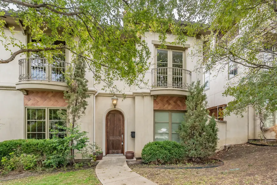 3635 Crestline Road, Fort Worth, TX 76107 - Image #2