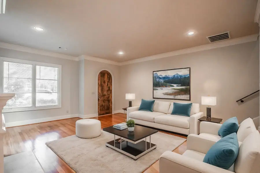 3635 Crestline Road, Fort Worth, TX 76107 - Image #3