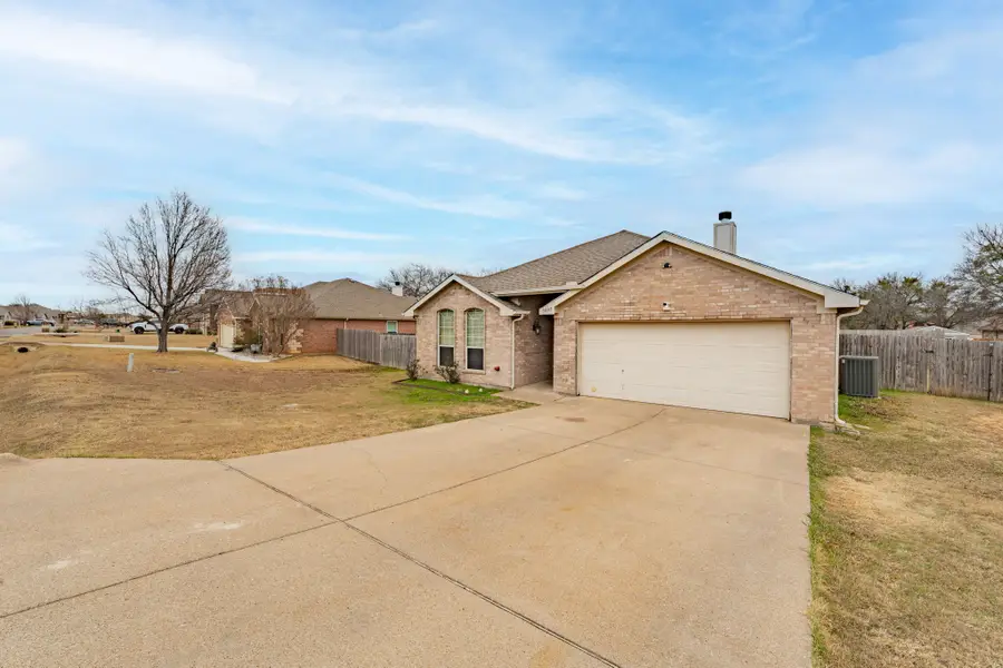3005 Stroll Drive, Granbury, TX 76049 - Image #2