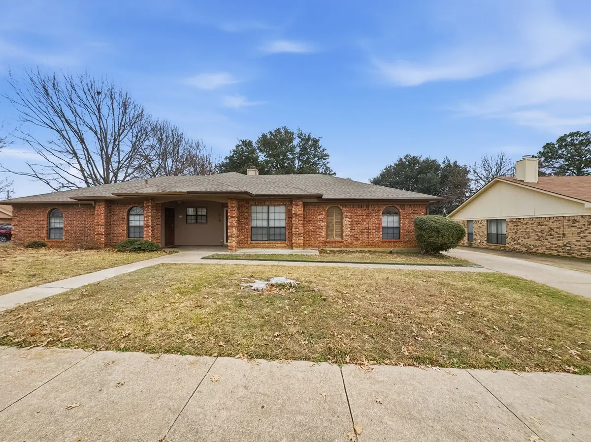 816 Midcreek Drive, Euless, TX 76039 - Image #1