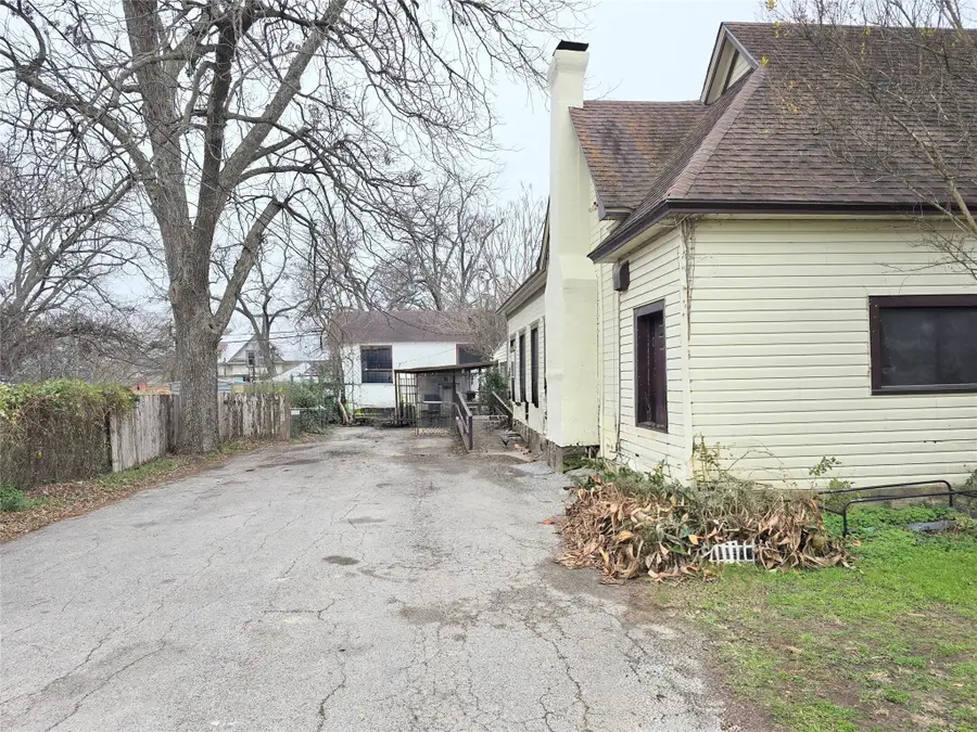 322 Capps Street, Marlin, TX 76661 - Image #2