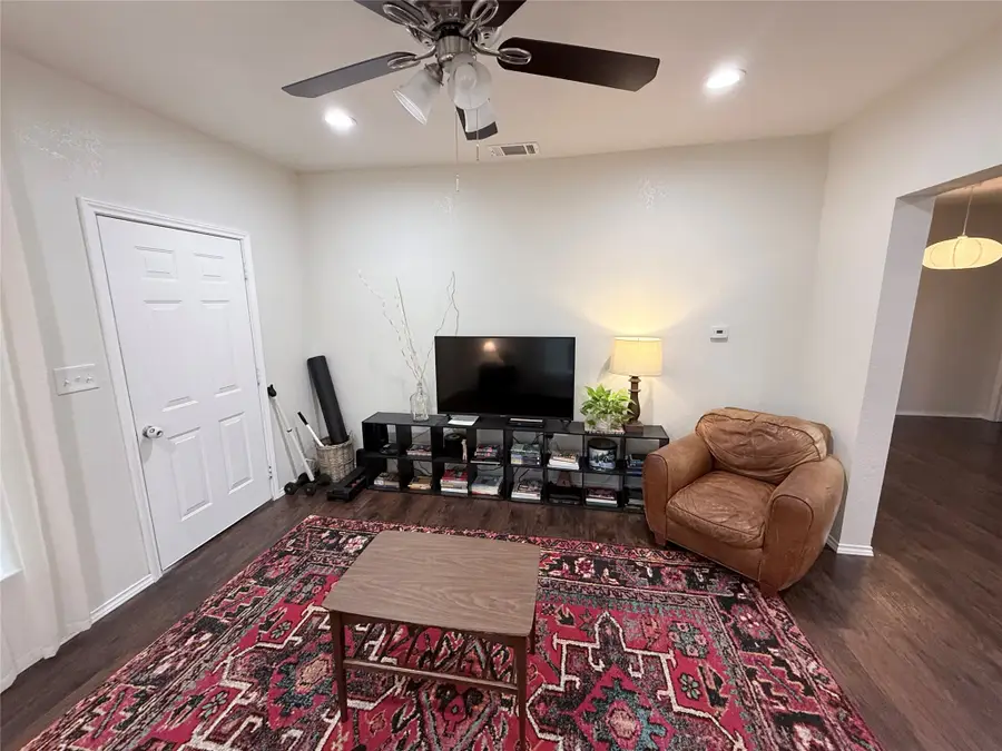 807 Kaufman Street, Waxahachie, TX 75165 - Image #2