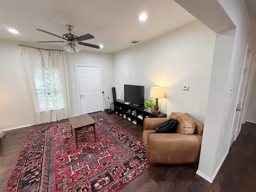 807 Kaufman Street, Waxahachie, TX 75165 - Image #3