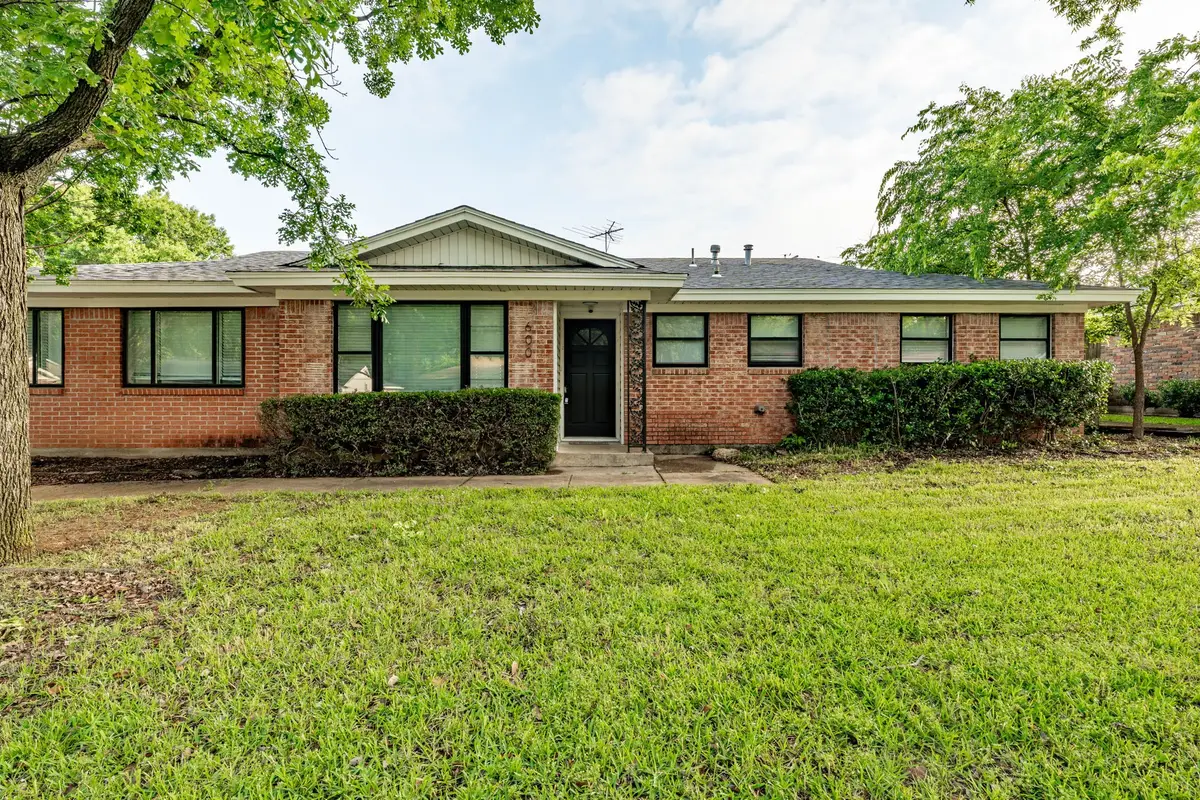 600 Circleview Drive N, Hurst, TX 76054 - Image #1