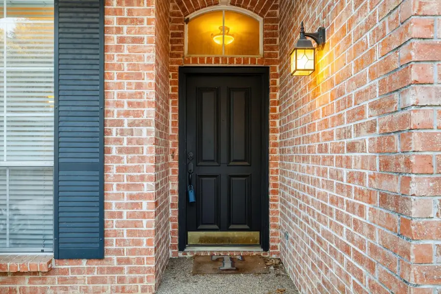 3318 Summergrove Drive, Arlington, TX 76001 - Image #3