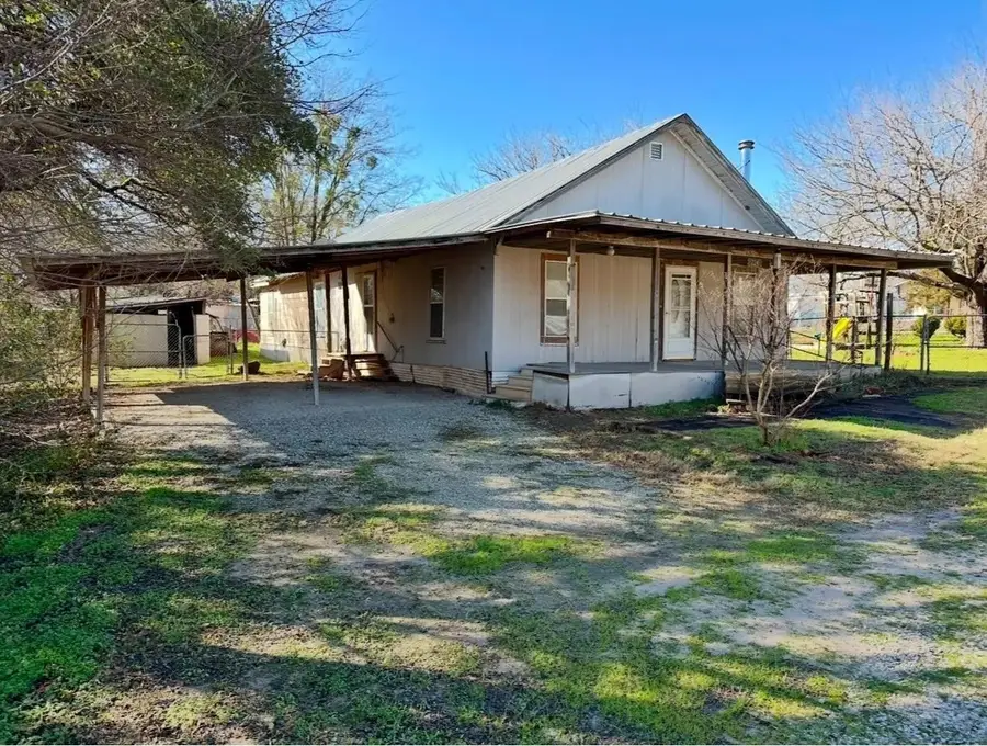 224 W Lowe Avenue, De Leon, TX 76444 - #2