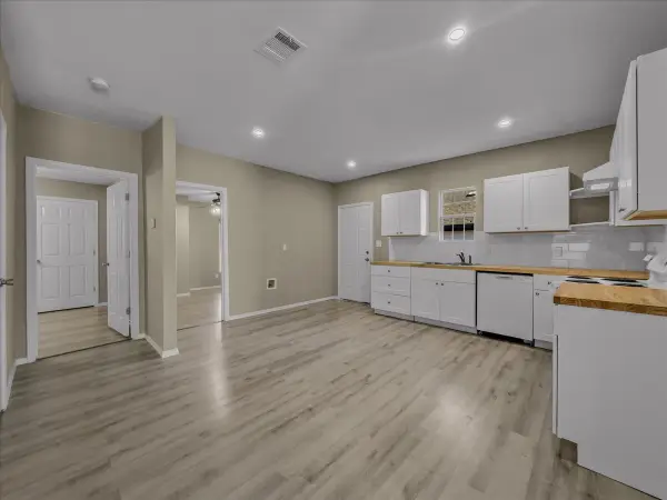 959 E Broadway Avenue, Fort Worth, TX 76104