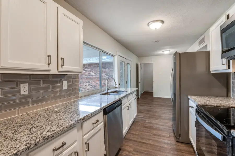 5220 Bartlett Drive, The Colony, TX 75056 - Image #3