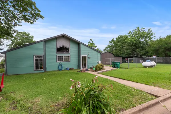250 Whispering Oaks Trail, Payne Springs, TX 75156